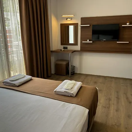 Hotel Life 2*