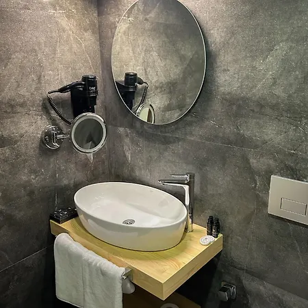 Life Hotel